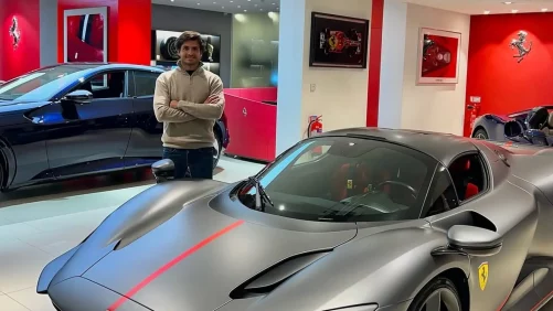 Ferrari despide a Carlos Sainz regalándole un coche de más de dos millones de euros