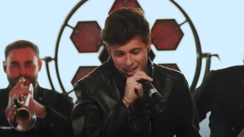 sorprende cantando una canción de Dani Fernández en el 'Atleti Music'