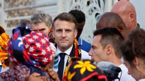“Yo no soy el ciclón”: Macron atacado en Mayotte por residentes