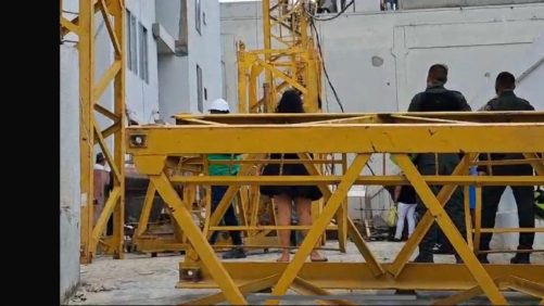 Obrero fallece tras colapso de grúa en obra de construcción en Cartagena