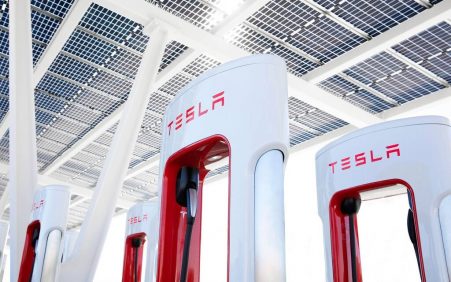 Tesla ofrece carga gratuita de por vida… pero lee la letra pequeña
