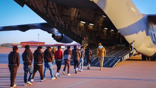 Redadas masivas de criminales en EE. UU.: Inician vuelos de deportación