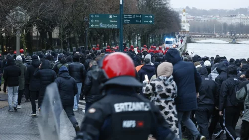 Detenidos tres ultras de la Real Sociedad por pegar una paliza a un aficionado del PAOK en San Sebastián