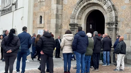 Sentido último adiós de Don Benito a Iván Pajuelo, el excampeón de España de marcha fallecido a los 31 años