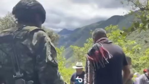 ¿Qué les dijeron campesinos a tropas del Ejército para que se retiraran de una zona de conflicto?