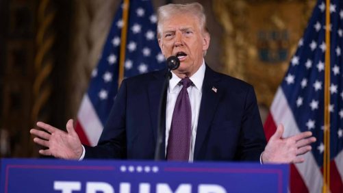 Lamiendo las botas de Trump