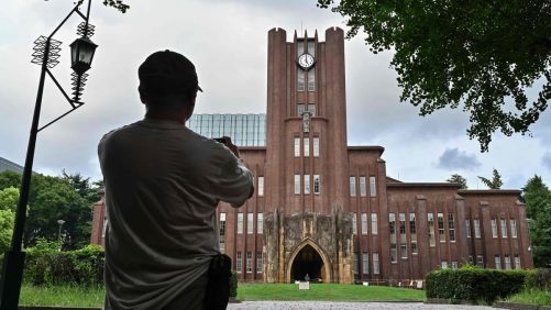 Ataque con martillo en una universidad de Tokio, 8 heridos