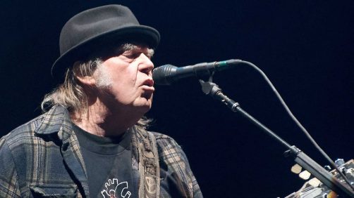 Neil Young finalmente tocará en el festival de Glastonbury