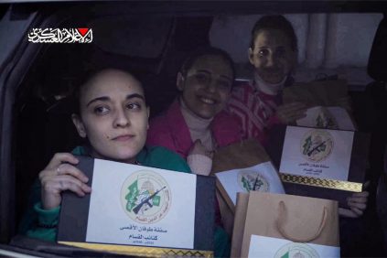 Primer día de alto al fuego en Franja de Gaza permite la liberación de tres rehenes israelíes y 90 prisioneros palestinos | Internacional | Noticias