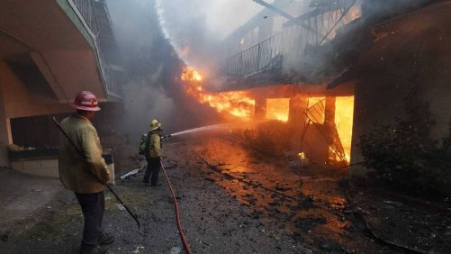 EN FOTOS | Incendios en Los Ángeles: el viento amaina, aumentan las críticas