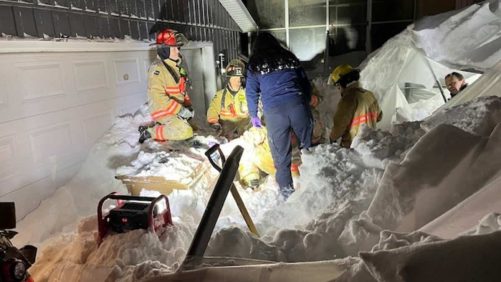 Enterrada bajo la nieve, una mujer de 80 años limita con la muerte por la suposición