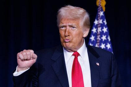 Donald Trump Fmará Un Decreto Contra Los Sorbetes de Papel y Promete 'Volver al PlásTico' | Internacional | Noticias