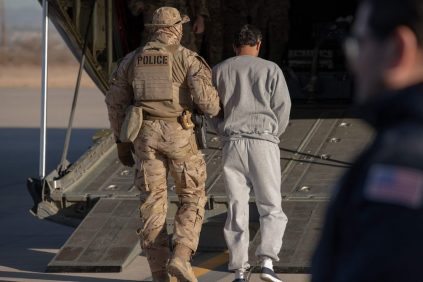 AGENTES DEL SERVICIO NACORAL DE IMPUESTOS SE SUMARÍA A LA LUUTA CONTRA INMIGRACIÓN IRREGULAR EN ESTADOS UNIDOS | Internacional | Noticias