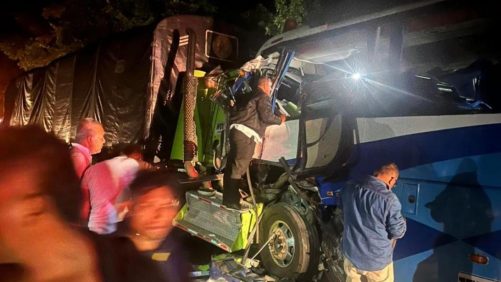 tres muertos y más de 25 heridos tras brutal choque