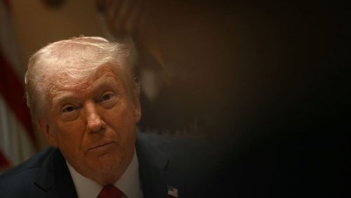 Despidos masivos: la Casa Blanca pide a las agencias federales que se preparen