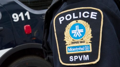 La ventana de un restaurante destrozado por tiros en el centro de Montreal