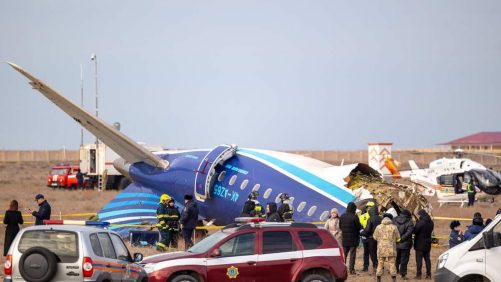 A la aerolínea de Azerbaiyán triturando: el avión probablemente dañado por "objetos externos"