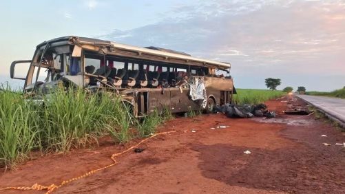 Un accidente entre un Camión y un Autobús Universitario en São Paulo Deja 12 Muertos | Internacional | Noticias
