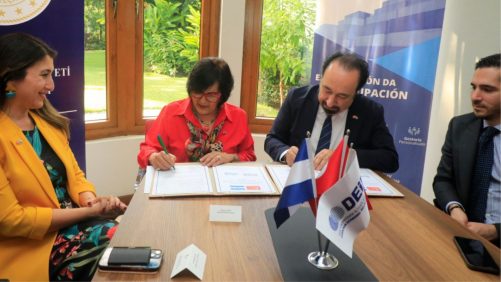 El Salvador y Turquía firman memorándum para fortalecer lazos comerciales