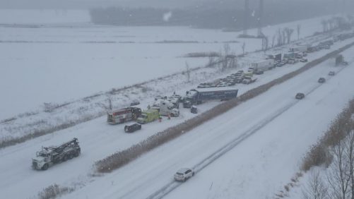 En imágenes | Unos cincuenta vehículos involucrados en una serie de colisiones en la autopista 10