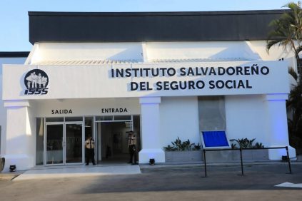 ISSS reestructura servicios en tres clínicas comunales y aclara que no habrá cierre generalizado