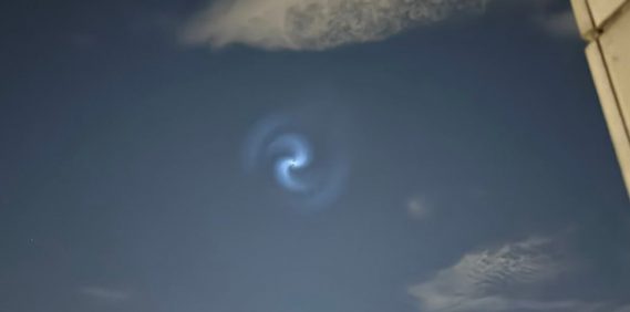 Extraña Espiral Ilumina Cielo de Europa A Causa de Cohete de Elon Musk | Internacional | Noticias