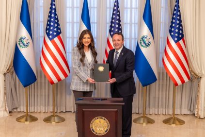 El Salvador y EE.UU. refuerzan cooperación para capturar fugitivos con nuevo acuerdo SAFE