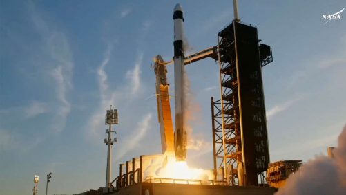 En imágenes | La misión de traer de vuelta a los astronautas atrapados en el espacio en el camino a la ISS