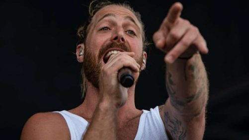 Este cantante y ex Goalkeeper avanza en los años treinta