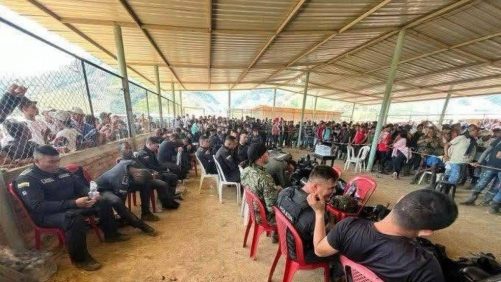Los 29 uniformados liberados en El Plateado serán enviados a Popayán