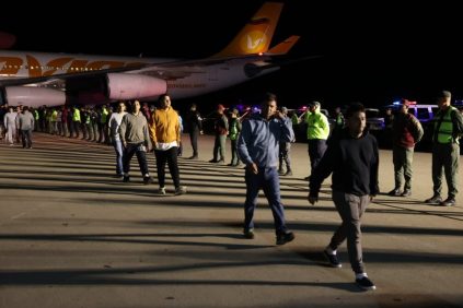 "Agradecido Patrón", Venezolano Deportado por Patear A Policía de Ee. Uu. es recibido por Diosdado Cabello | Internacional | Noticias