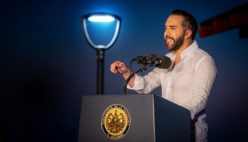 Bukele propone nuevo incremento al salario mínimo del 12 % a partir de junio de 2025