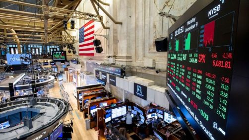 Wall Street abre con fuertes caídas por tensiones comerciales