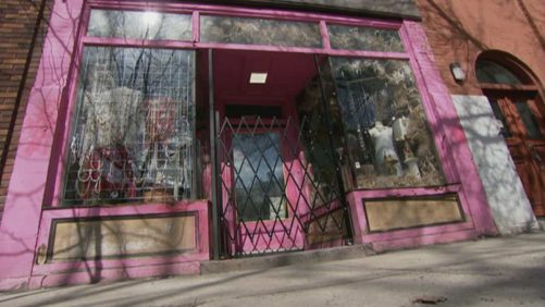 "Alguien ha vaciado un tubo de pegamento krazy en mi cerradura": comerciantes obligados a instalar cercas en su entrada
