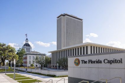 Universitaria Transgénnero es arrestada en Florida por USAR Un Baño Femenino | Internacional | Noticias