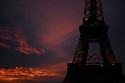 La Torre Eiffel Se Apaga en Señal de Duelo por el Papa Francisco | Internacional | Noticias