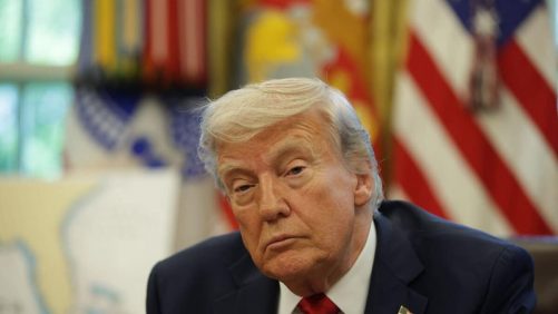 Un juez estadounidense bloquea parcialmente un decreto de Trump en las elecciones