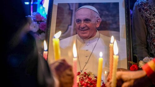 Baño de multitudes, prisión y apariciones sorpresa: los últimos días del Papa Francisco