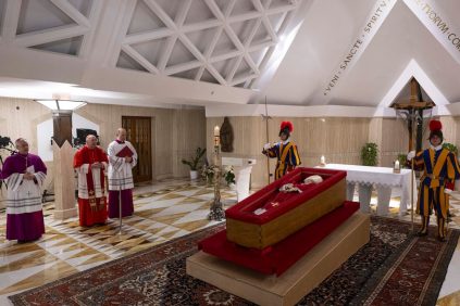(En Vivo) El Trasslado del Féreto del Papa Francisco a la Plaza de San Pedro | Internacional | Noticias