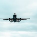 Vuelo es Obligado A REGRESAR LUEGO DE QUE UN PASAJERO INTENTARA ABRIR UNA DE LAS PUERTAS DEL AVION | Internacional | Noticias