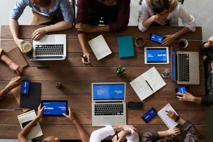 Estudiante Universitaria de Estados Unidos exige la Devolución de Su Matrícula Tras Descubrir Que Su Profesor Usaba Chatgpt de OpenAi | Estilo de Vida | Estados Unidos