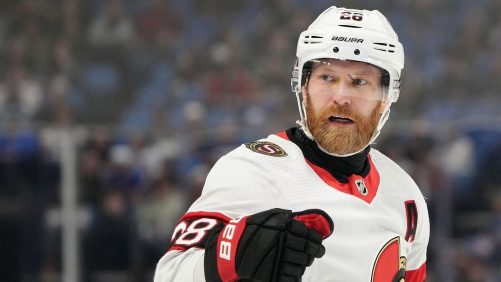 Claude Giroux y los senadores negocian