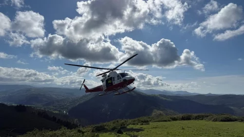 un parapentista con serias heridas tiene que ser rescatado en helicóptero