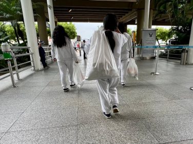 Más de $ 21 Millones le Han Costado Al Ejército de Ee. Uu. Los Vuelos para deportadores migrantes | Internacional | Noticias