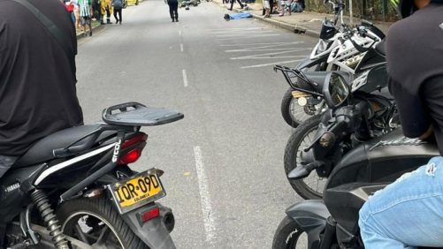 joven murió decapitado tras enredarse con un cable mientras conducía su moto