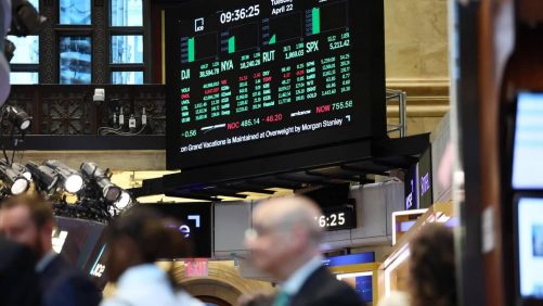 Wall Street comienza la semana en el rojo