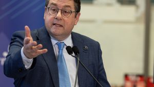Huelga estudiantil contra la prohibición de Cellular: "Esta no es una razón para perder la escuela" - Bernard Drainville