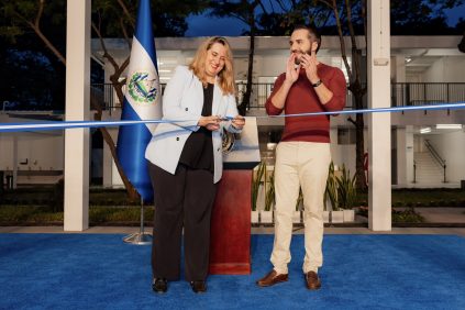 Presidente Bukele lanza programa “Dos Escuelas por Día” para renovar los centros educativos  |
