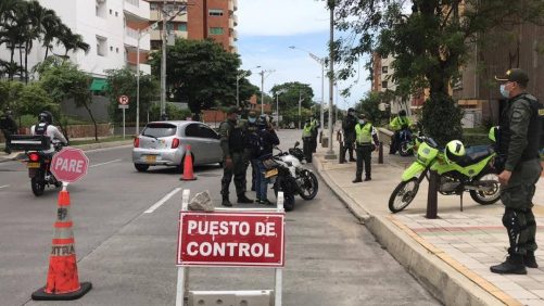 Capturan a 8 personas con fusil AK-47 y tres pistolas en allanamiento en el barrio Villanueva de Barranquilla