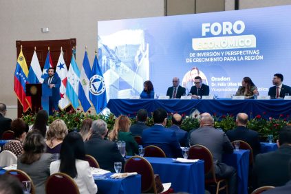 Félix Ulloa participa en Foro Económico de Inversión y Perspectivas de Crecimiento para la Región |